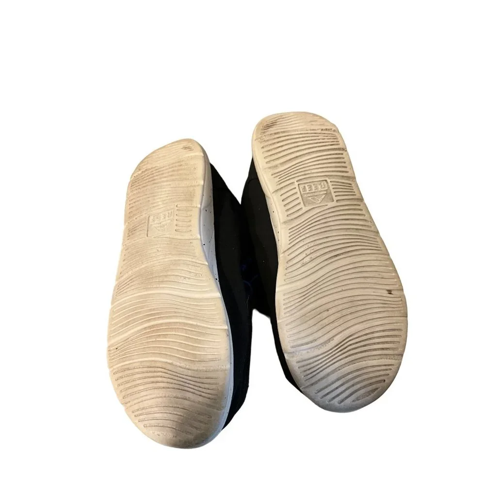 Kids Reef‎ size 5 Black slip on